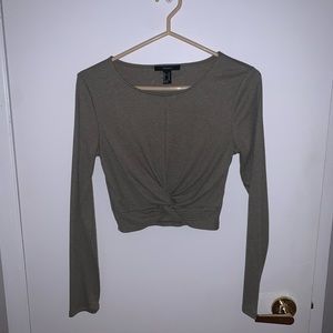 [M]👚NWOT - F21 twist front crop top